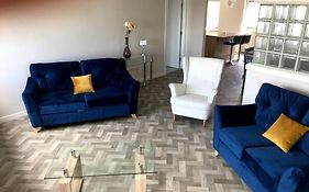 Stylish 3 Bed Apartment With Lough Atalia Views
