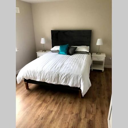 Stylish 3 Bed Apartment With Lough Atalia Views Galway Exterior photo