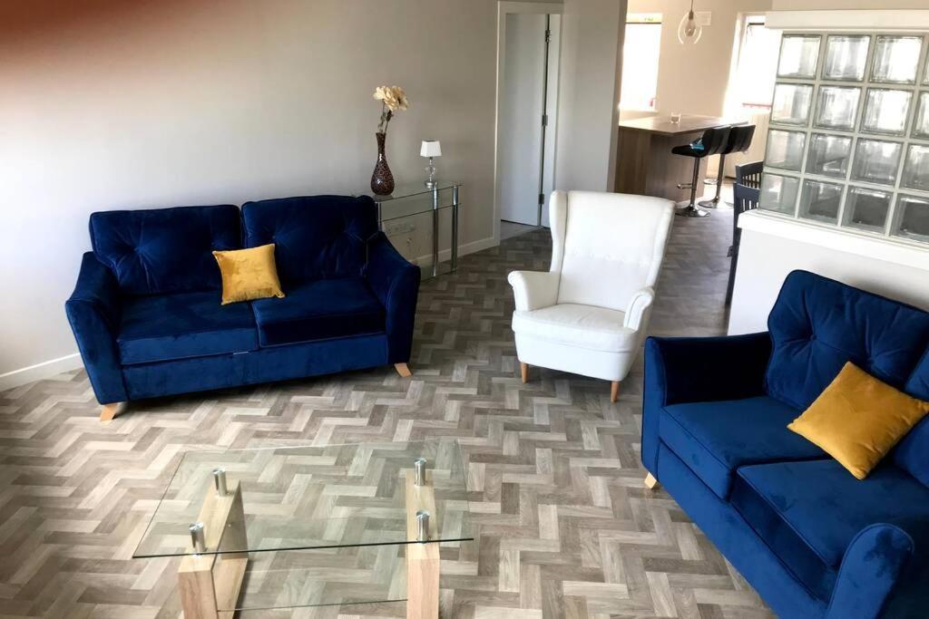 Stylish 3 Bed Apartment With Lough Atalia Views Galway Exterior photo
