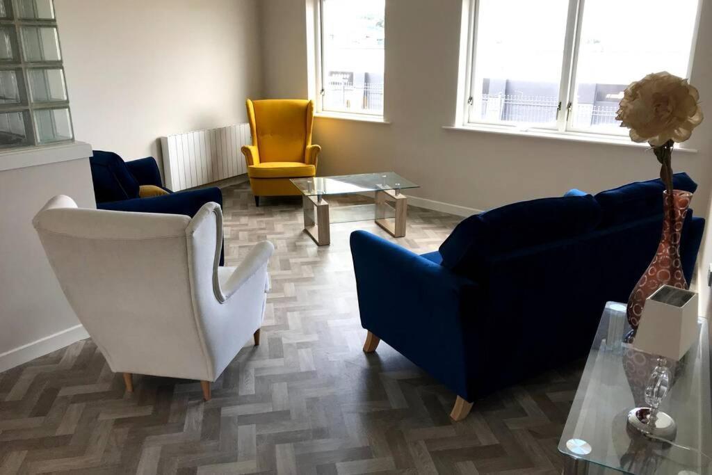 Stylish 3 Bed Apartment With Lough Atalia Views Galway Exterior photo
